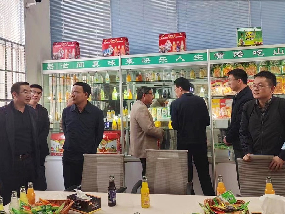 省投资促进局领导一行到金狮贵宾会_尊贵显赫考察调研